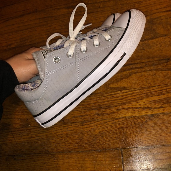 BRAND NEW GREY CONVERSE - Picture 5 of 7